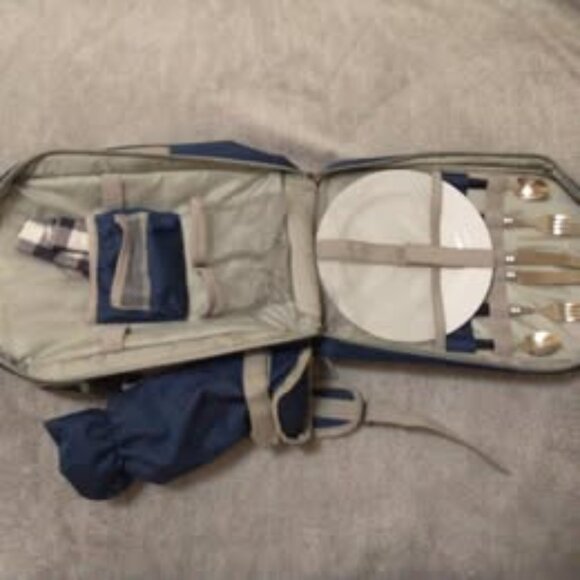 NAVY & TAN PICNIC BACKPACK FOR TWO IN PRISTINE CONDITION. - Picture 2 of 6